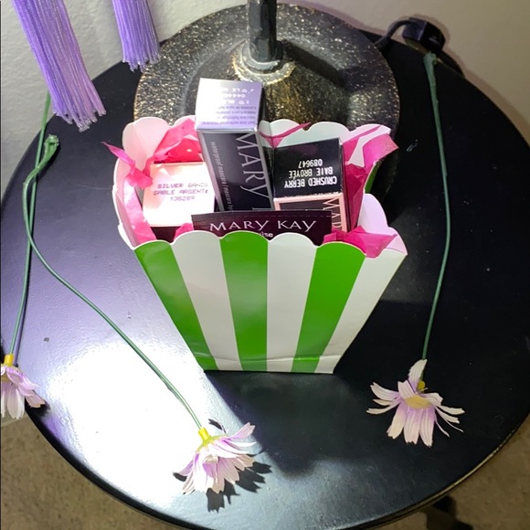Mary Kay gift box! - Picture 2 of 2